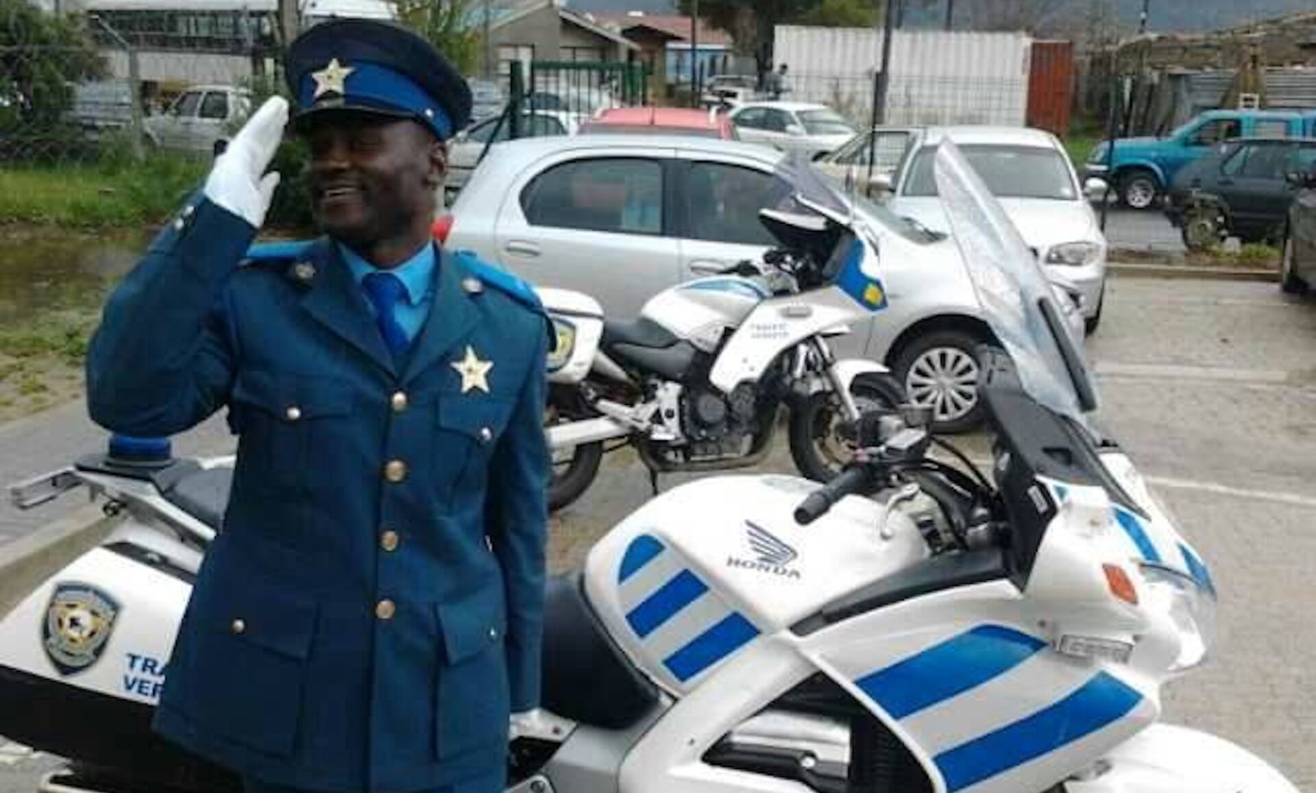 Officer Tony Pietersen: Paarl’s Unsung Hero of Kindness and Positivity
