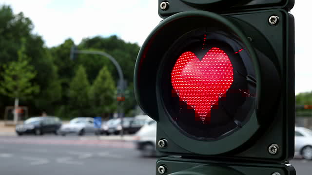 Robots | Road Users South Africans positive news - traffic light heart love sign The Secret Love Project lockdown