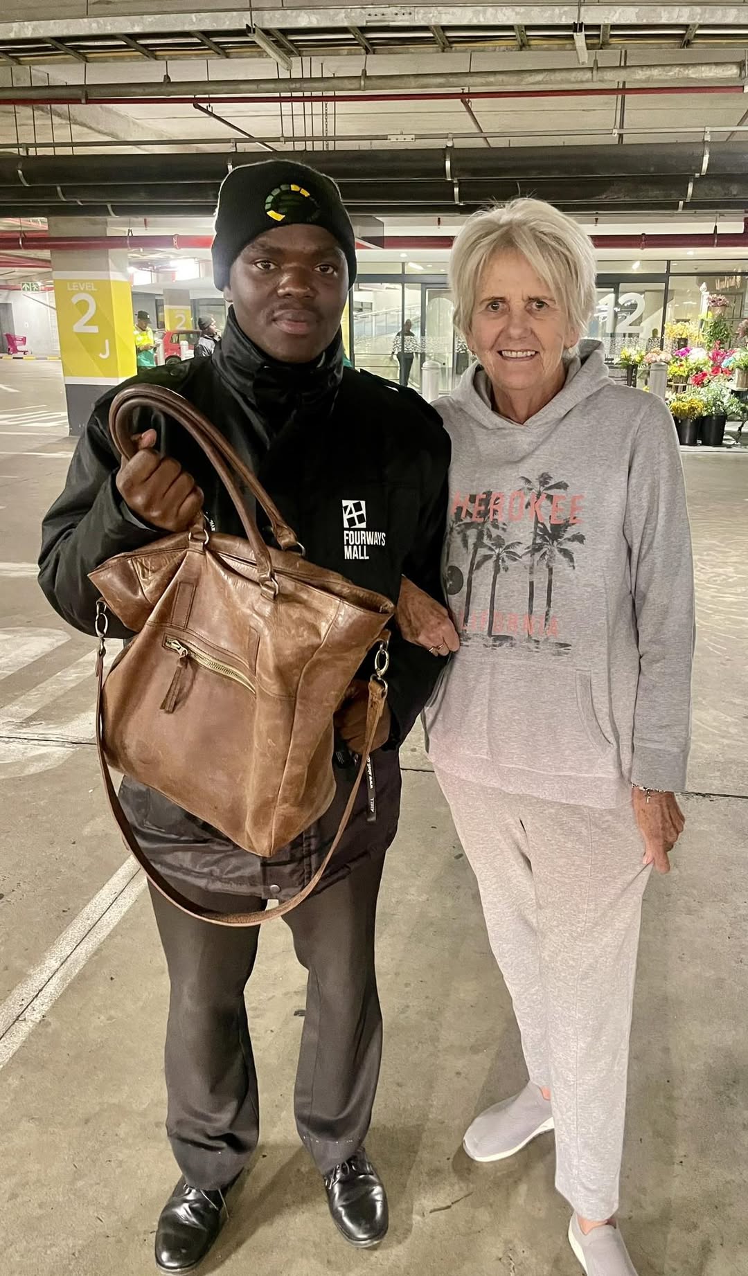 Viral Good News: Hero Guard Chases Down Shopper to Return Lost Handbag