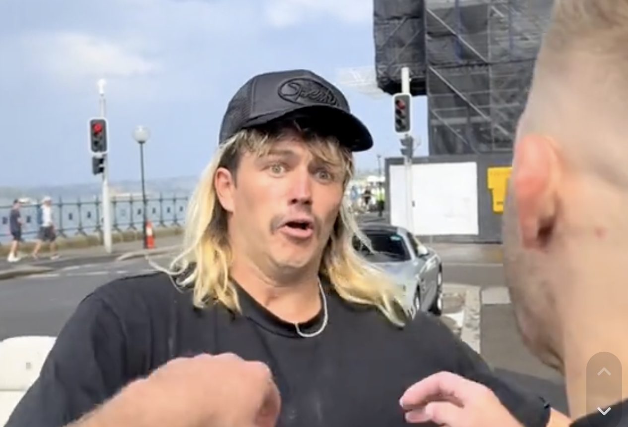 Dricus du Plessis Catches Aussie Pranksters Off Guard – and the Internet Can’t Get Enough!