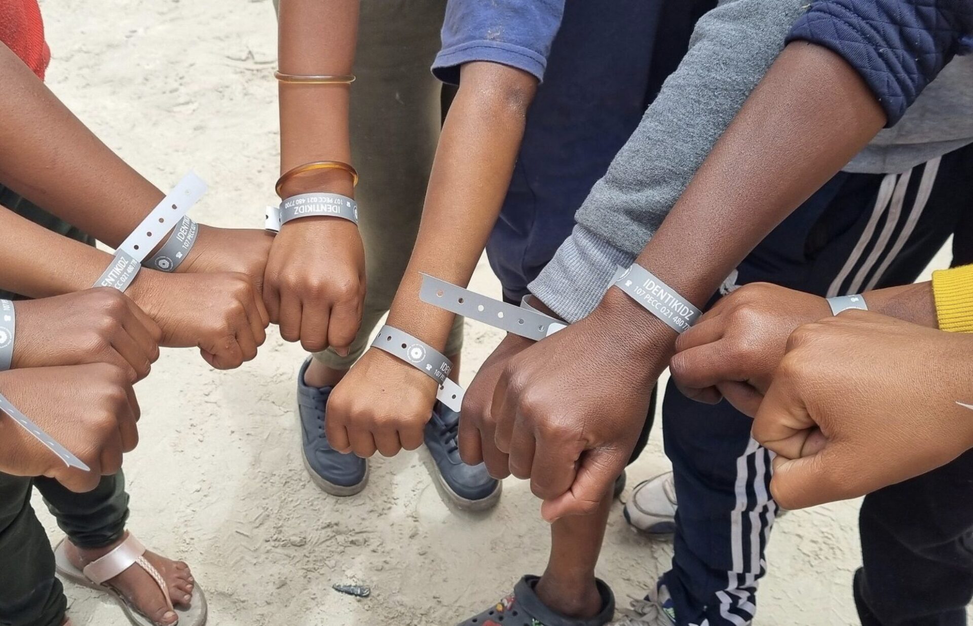 keep young beachgoers safe