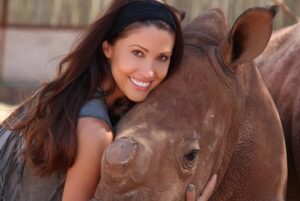 Shannon Elizabeth | Watch: Hollywood Star Gives It All Up for South Africa